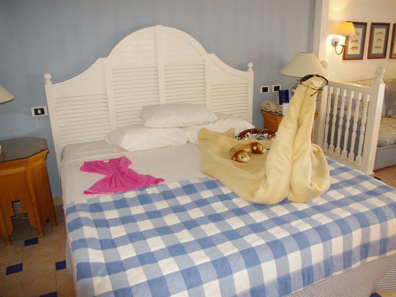 Sheraton Hotel, Resort, & 4*