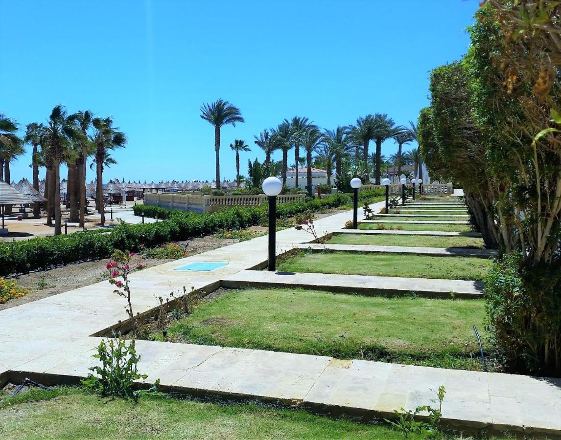 Sheraton Hotel, Resort, & 4*
