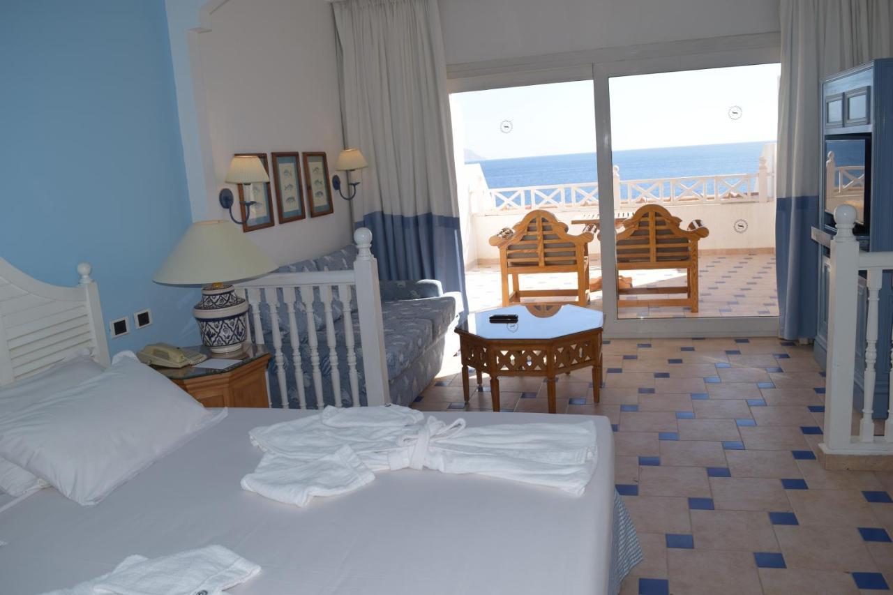 Sheraton Hotel, Resort, & 4*