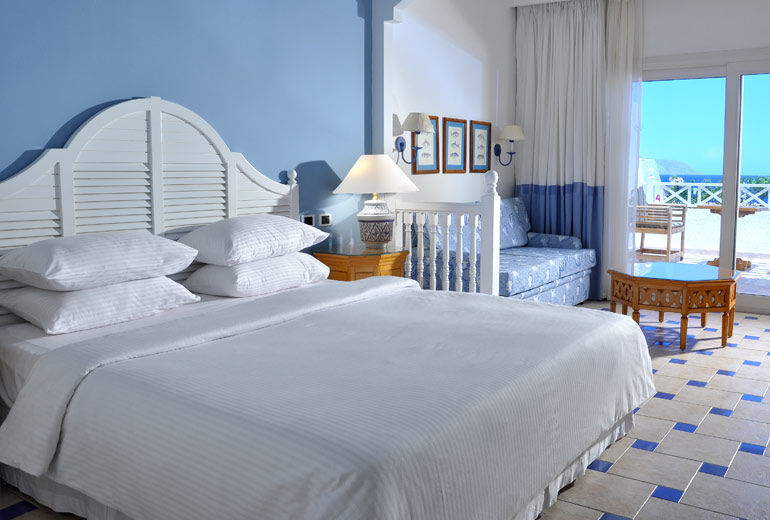 Sheraton Hotel, Resort, & 4*