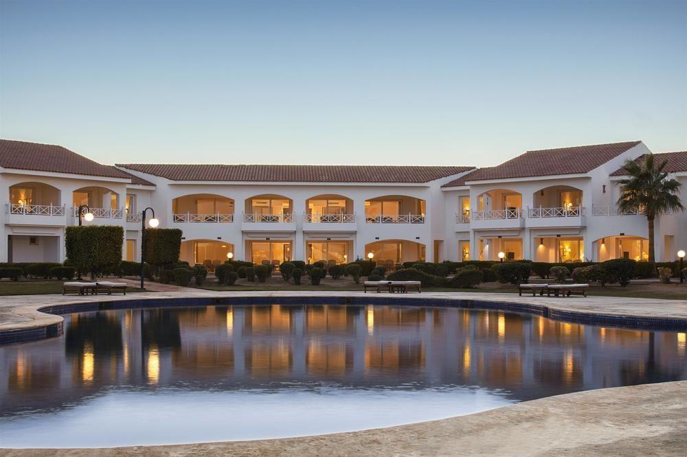 Sheraton Hotel, Resort, & 4*