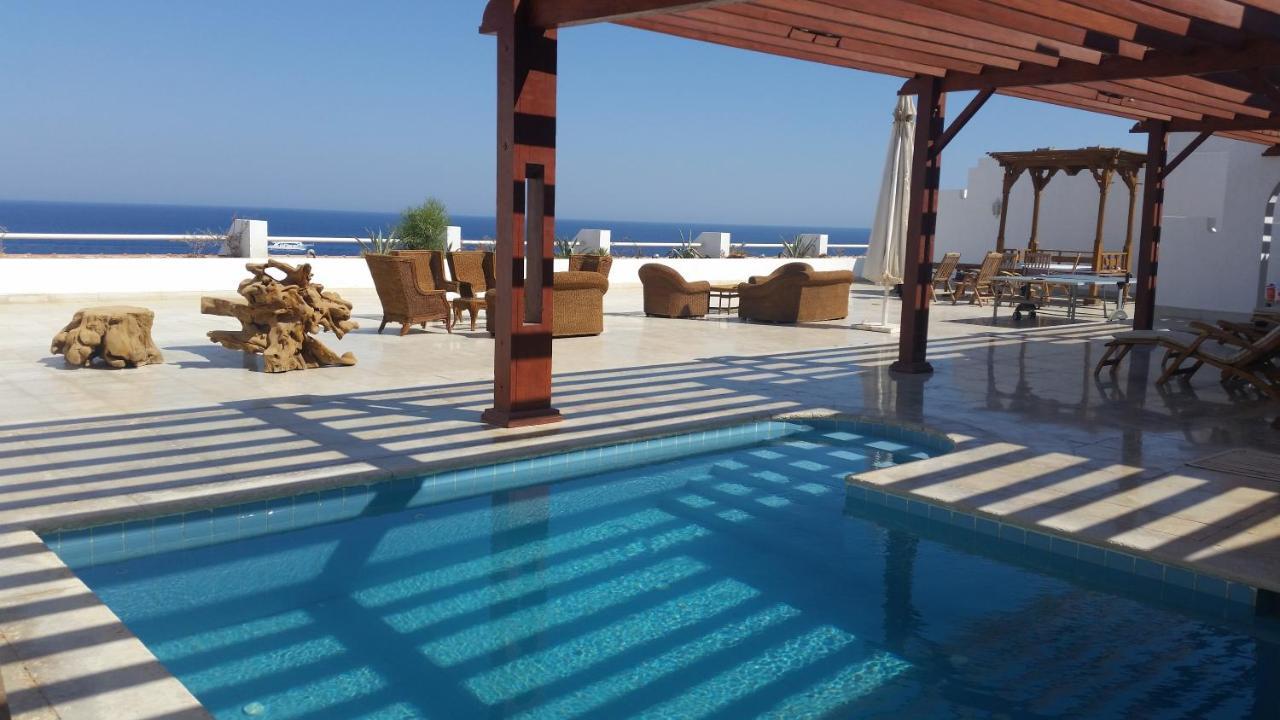 Sheraton Hotel, Resort, & 4*