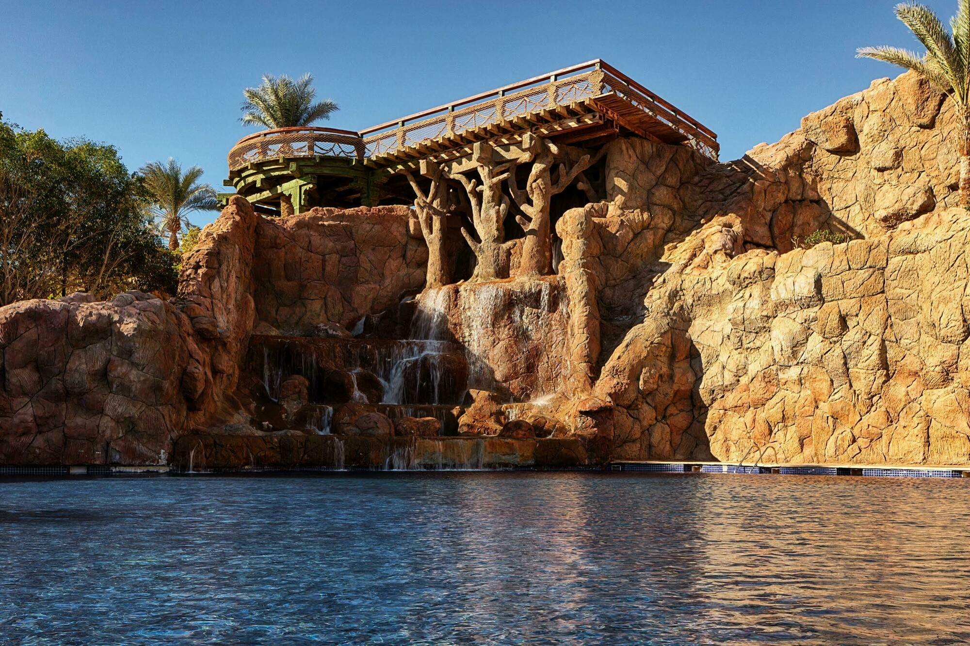 Sheraton Hotel, Resort, & 4*